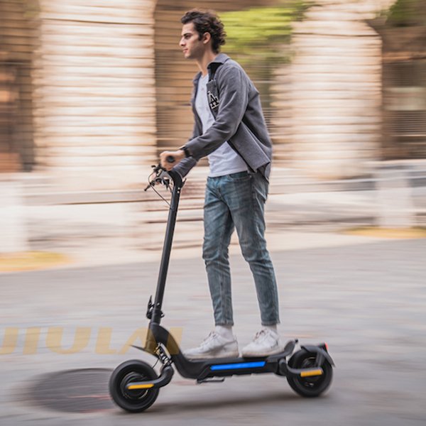 Portable 600w 800w Two Wheels 70km Long Range 40km/h Fast Speed Scooter Electric