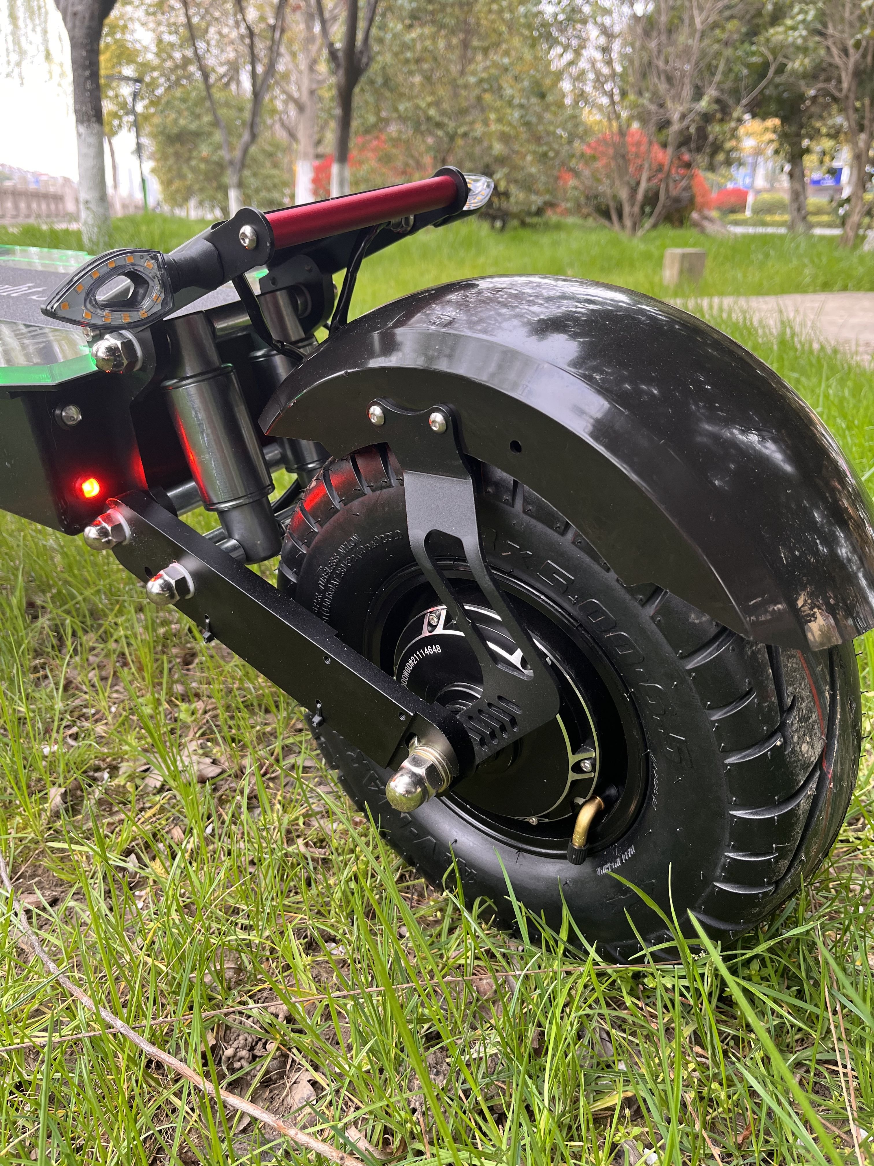 t8 maxi 11inch foldable electric scooter motorcycle 8000w with LED daiplay high quality