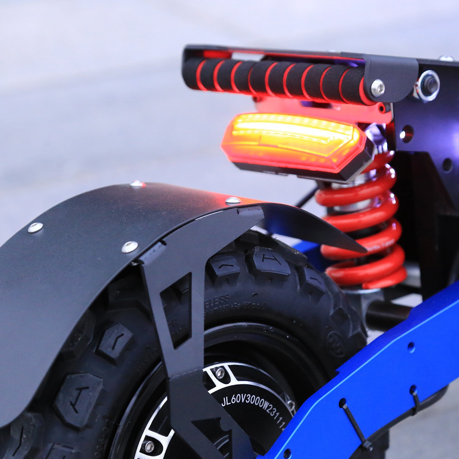 US STOCK home delivery 6000W Dual Motor 60V35A 120KM Long Range 85KM/H High Speed Electric Scooters with Seat