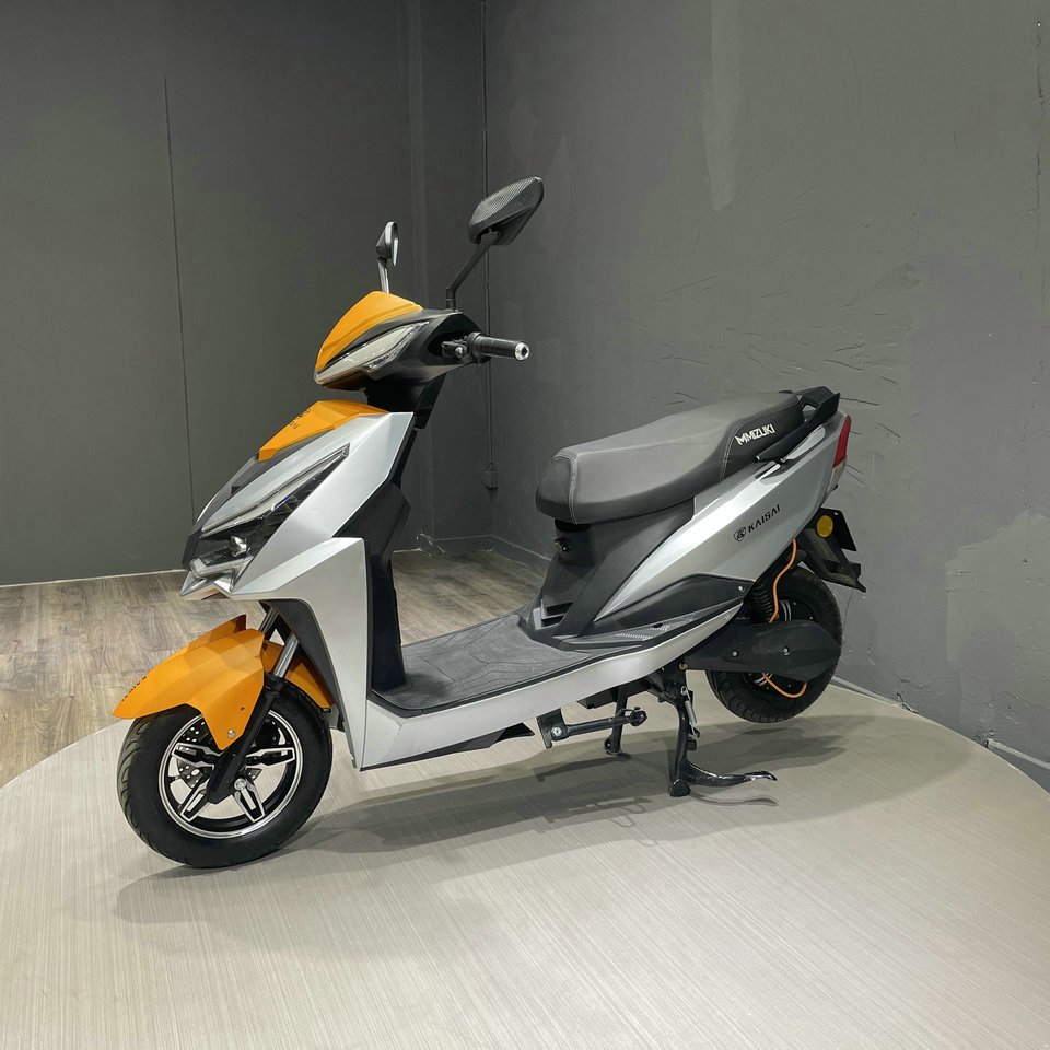New Style Lightweight Street Legal Moped Mobility Electric Scooters 2000w Ckd 2 Wheel Streebikes Dual Motor Electro Motorcycle