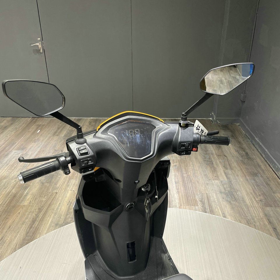 New Style Lightweight Street Legal Moped Mobility Electric Scooters 2000w Ckd 2 Wheel Streebikes Dual Motor Electro Motorcycle