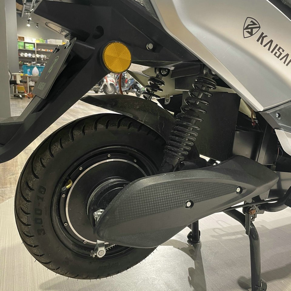 New Style Lightweight Street Legal Moped Mobility Electric Scooters 2000w Ckd 2 Wheel Streebikes Dual Motor Electro Motorcycle