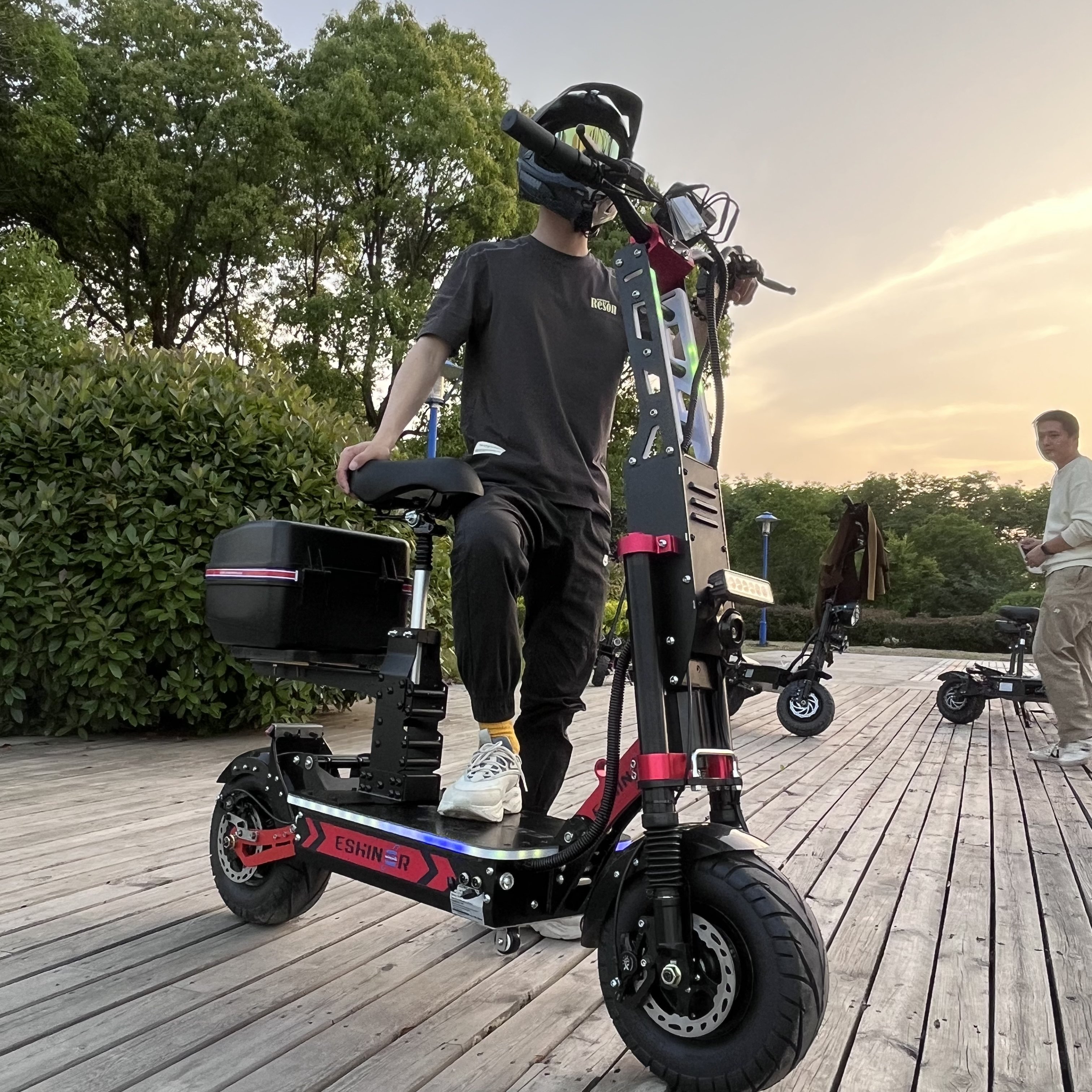 Fastest Speed 10000W 72V High Quality Fast escooter 8000W Dual Motor Top Powerful Electric Scooter With Front Turn Signal