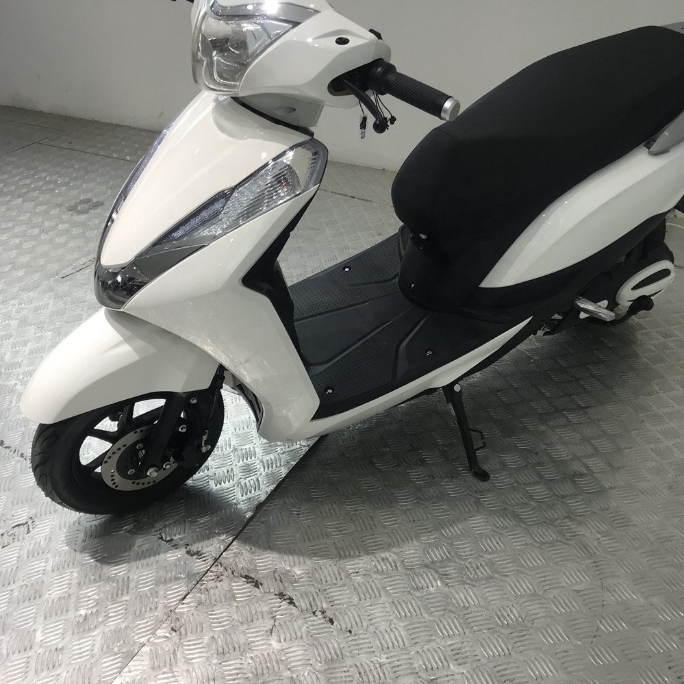 Dogebos new model electric scooter powerful mobility removable battery citycoco 2000w adult fat tire electric motorcycle scooter