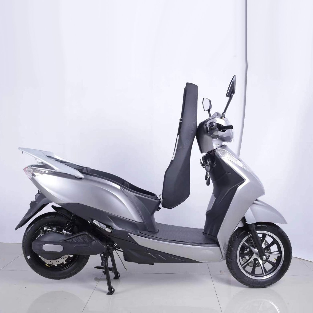 Factory wholesale 48V 800W Electric Scooters 45km/h Electric Bikes with Brushless Motor