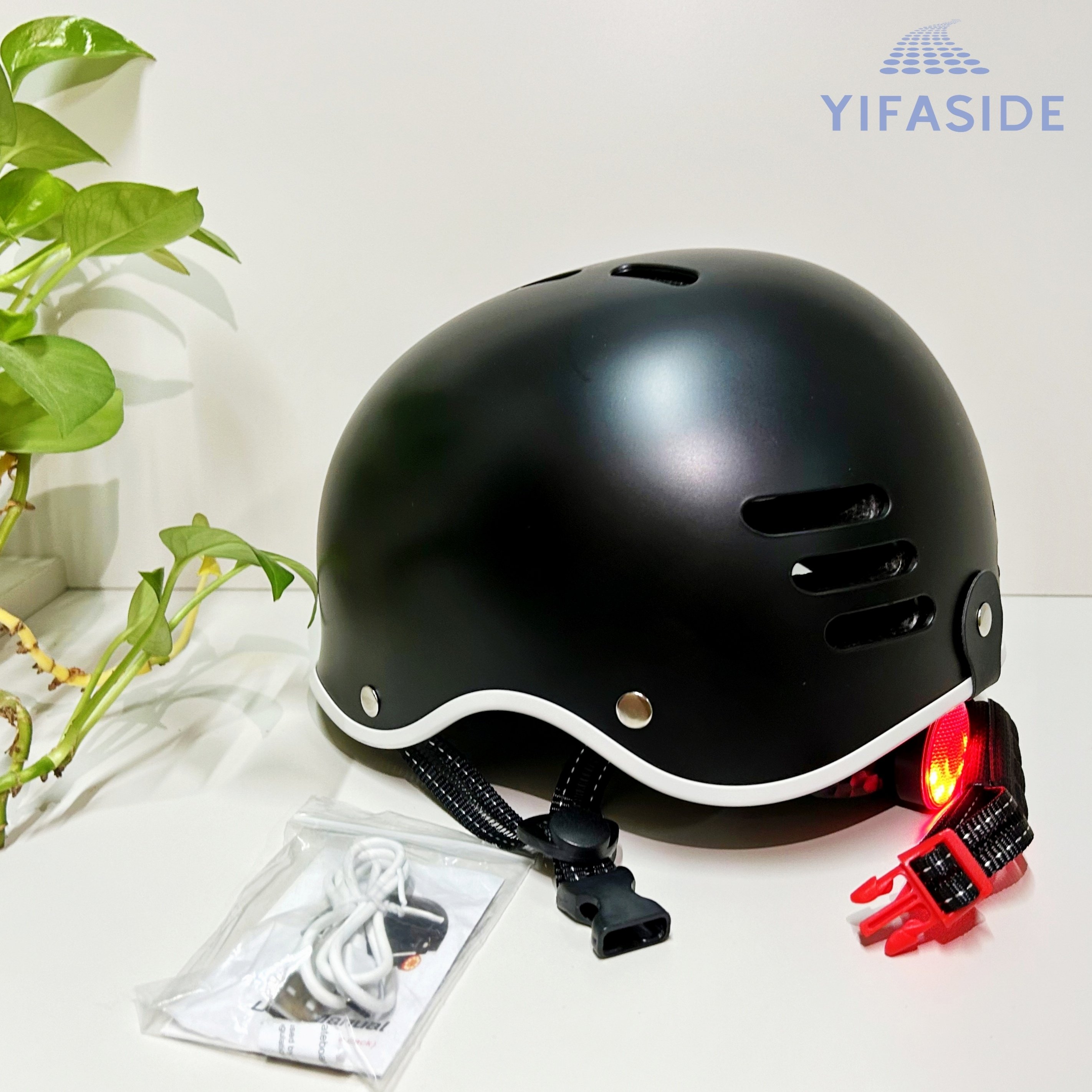 Motorcycle Helmets Bike Moto Bicycle Cycling Helmet Motorbike Helmet For Adults With Rear Warning Light