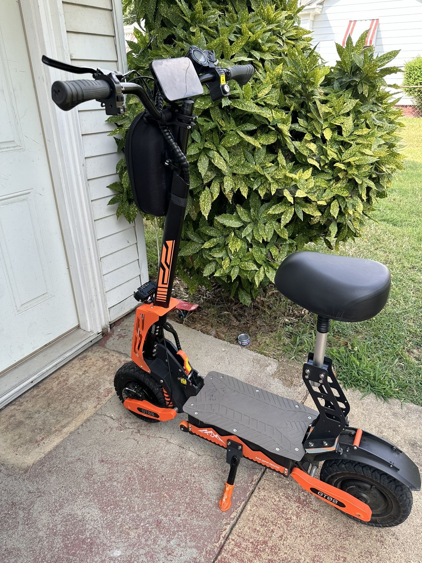 US/EU warehouse GT08 5600w cross country electric scooter 2 wheels 11 inch off road tire adult OEM/ODM escooter manufacturer