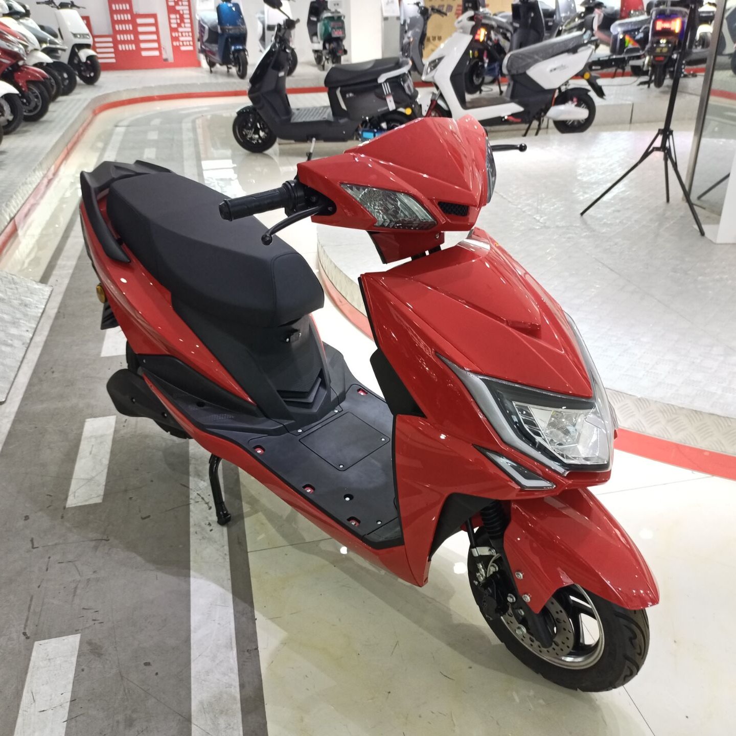 Wuxi XINDI high power high quality long range fast electric scooter 1000w 2000w