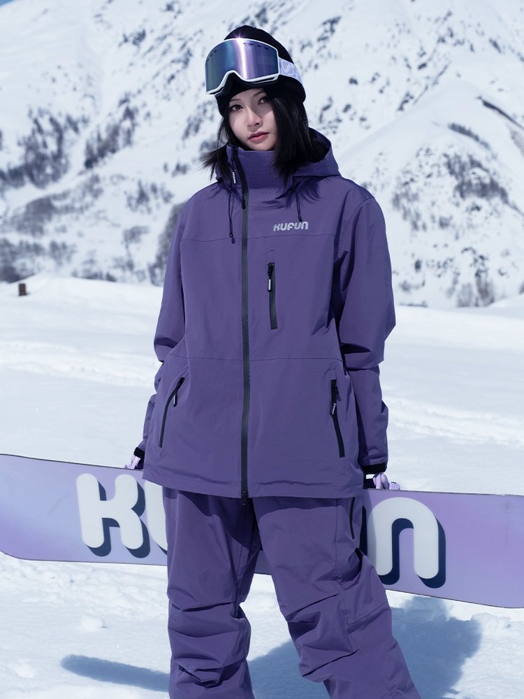 A new 2024 for a woman in a hot-frozen ski suit