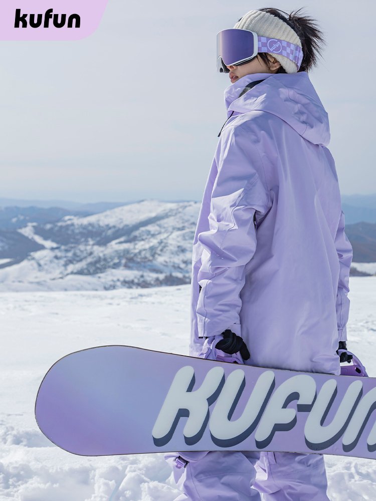 A new 2024 for a woman in a hot-frozen ski suit