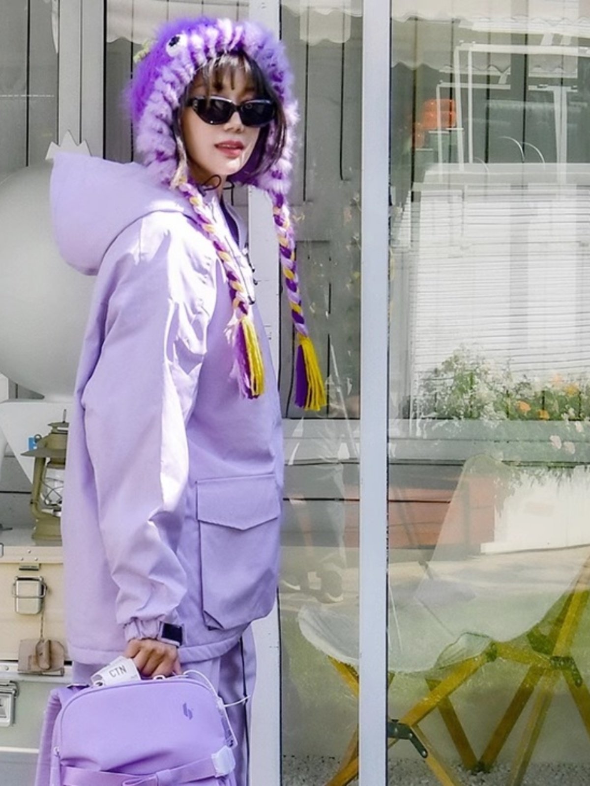 The Italian ski suit, the man and the woman who paid for the heat, the one-board, loose coat, the two-board ski suit
