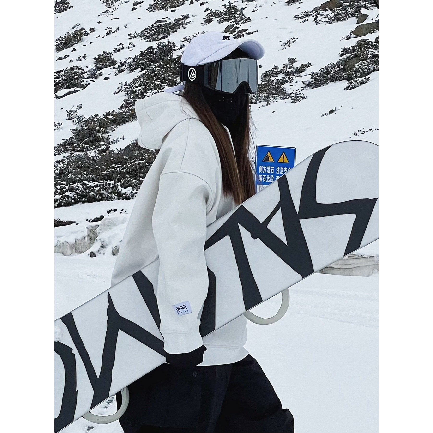 Ski no-ski-ski men and women with velvet-skin-skinners and air-skinners in-skissers
