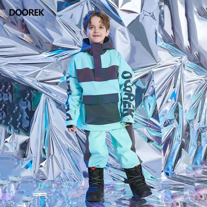 A SINGLE-BOARD RED SKI SUIT REFLECTING A 15-K WARM DOUBLE MUSHROOM SUIT WITH A THICKER NEW WATERPROOF KID