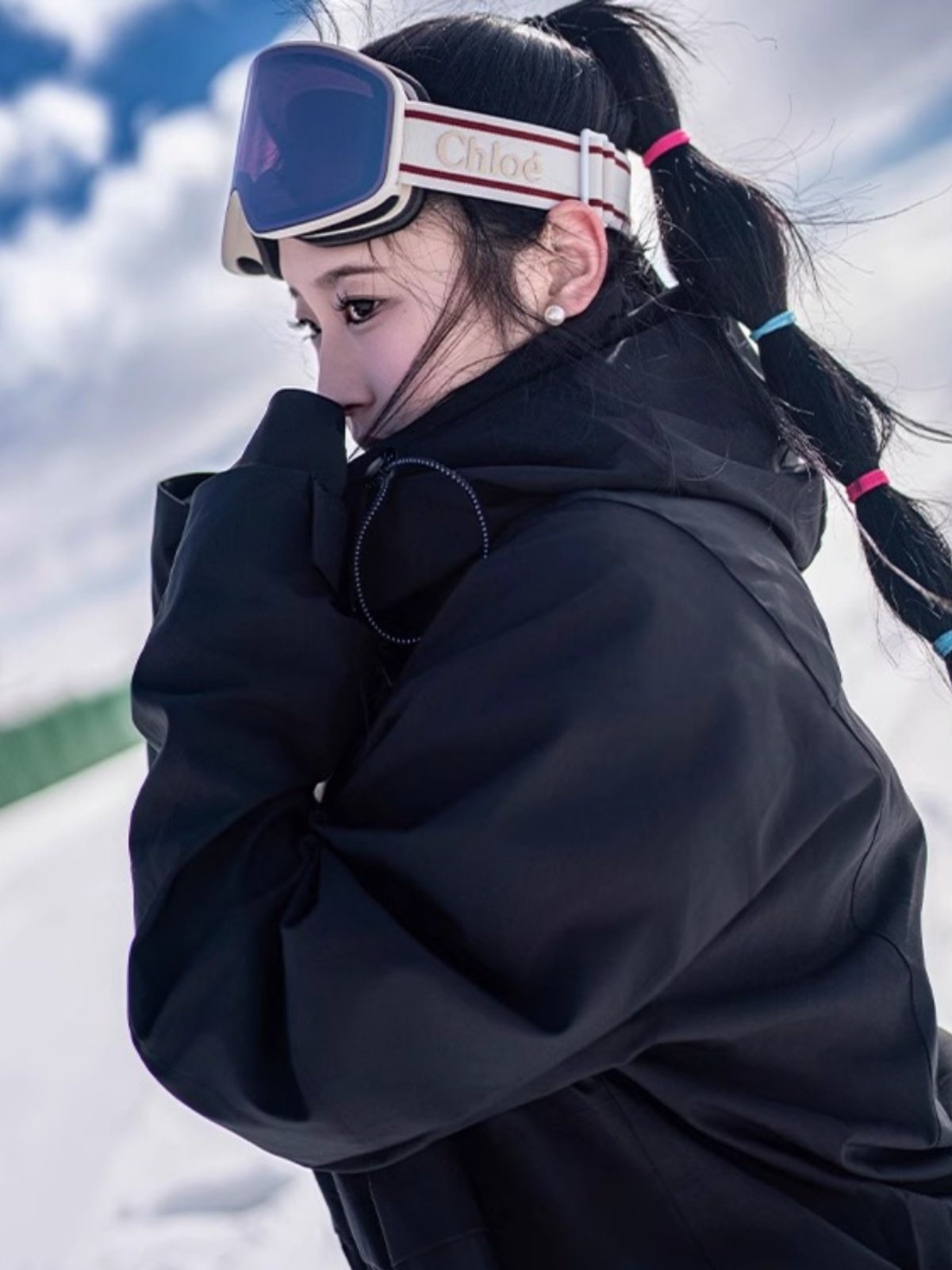 Italian ski couple dopamine outside the autumn and winter, wearing a ski jacket to get to the top of the mountain