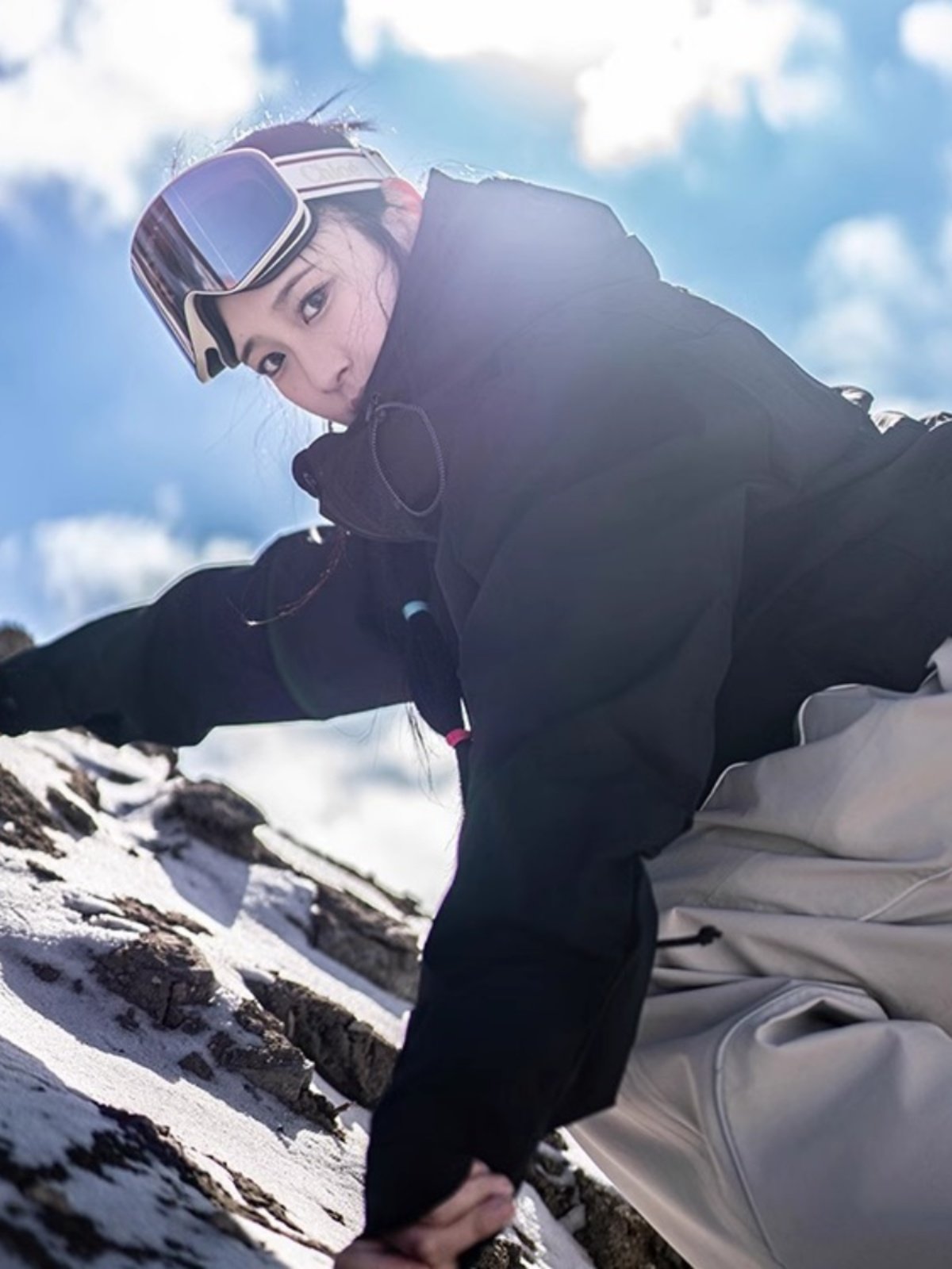 Italian ski couple dopamine outside the autumn and winter, wearing a ski jacket to get to the top of the mountain
