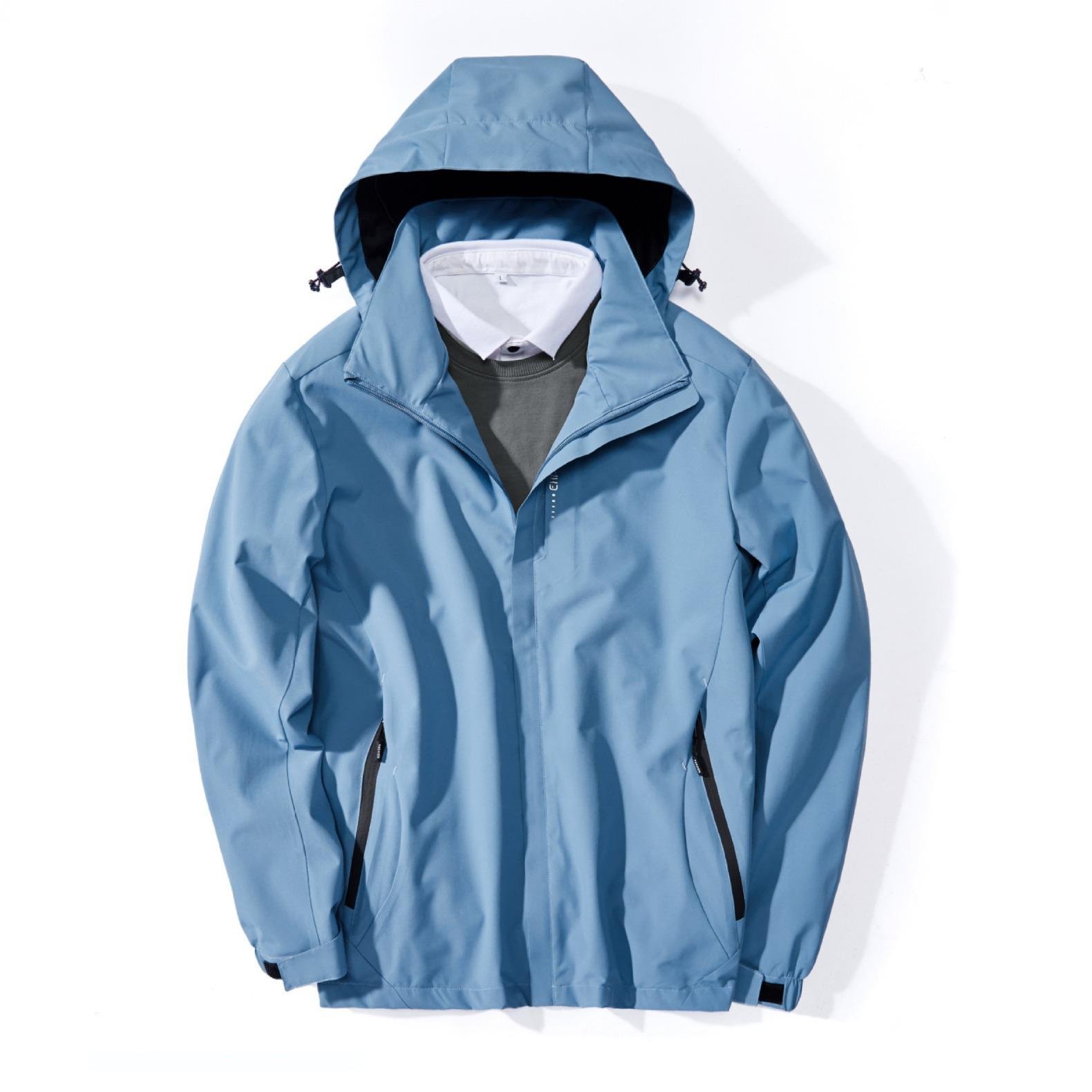 Ms. Juniyama's T-shirt is a new 2024, windproof winter couple skiing outside