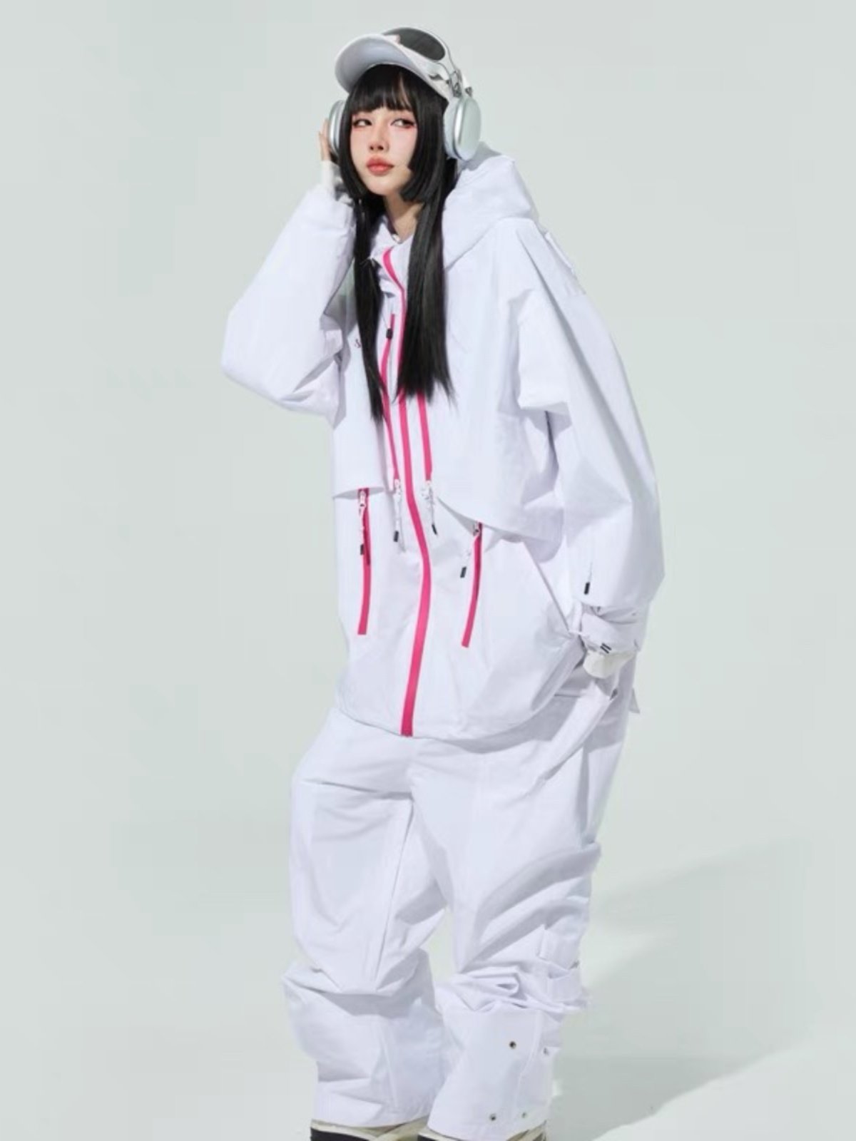 Swagli officially authorized a water-to-wet-to-gas-proof ski suit for men and women