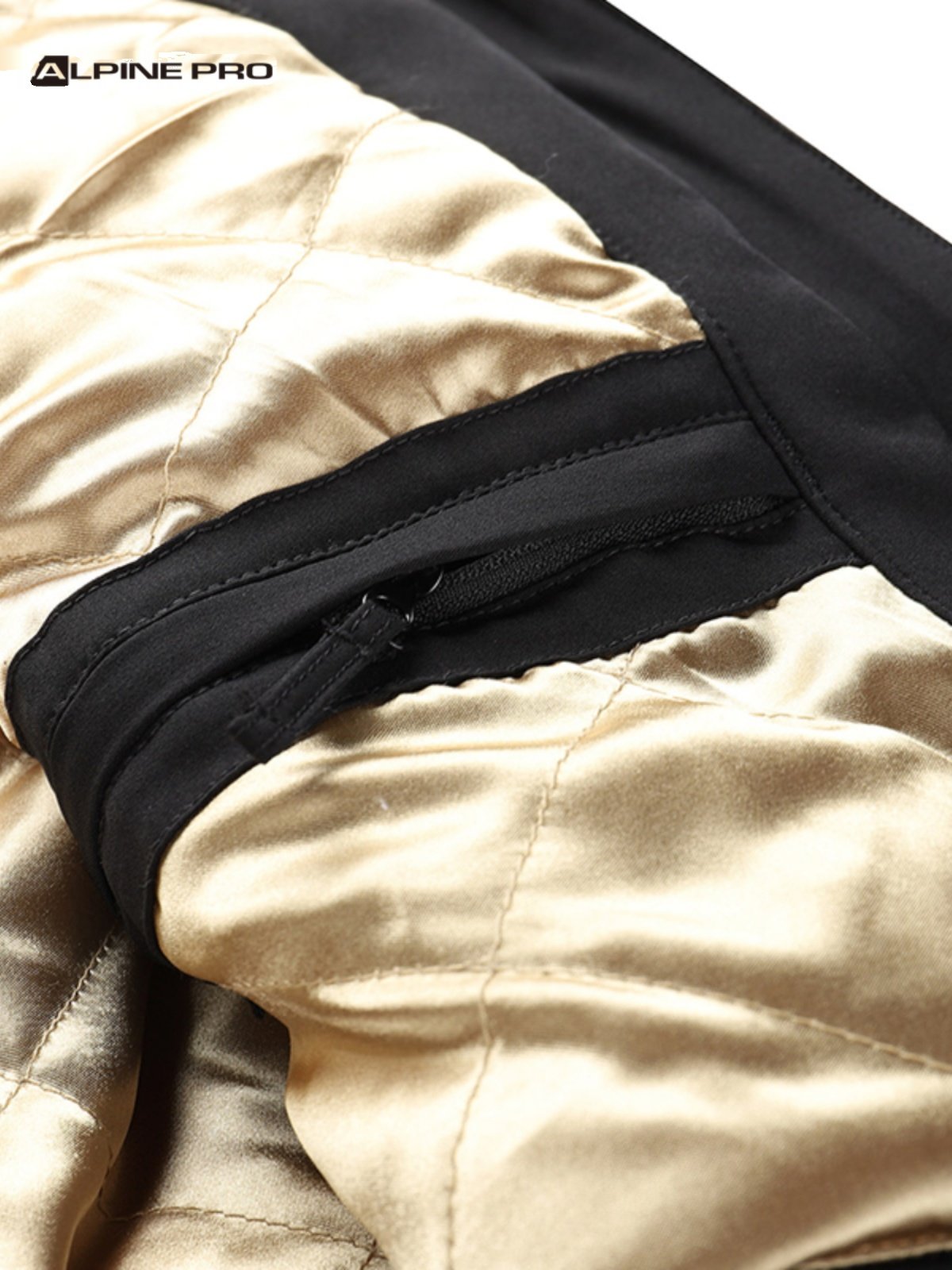 The Alpini Winter lady with a double-board ski suit with a warm and waterproof coat
