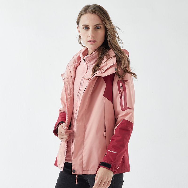 Three times a man and a woman in an exterior assault jacket can detach the tide of a winter and autumn ski suit