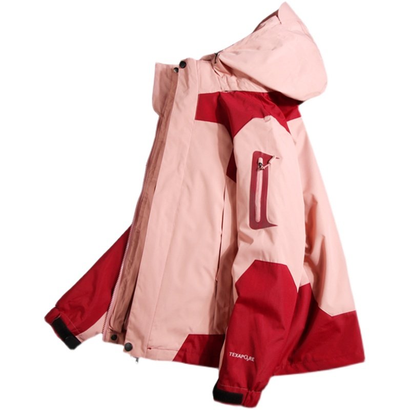 Three times a man and a woman in an exterior assault jacket can detach the tide of a winter and autumn ski suit