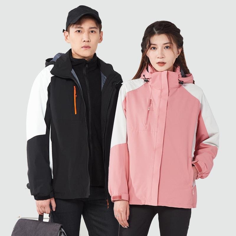 Three-and-a-two sets of warm-up ski suits for men and women in outdoors