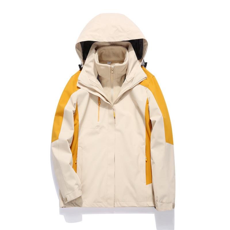 Three-and-a-two sets of warm-up ski suits for men and women in outdoors