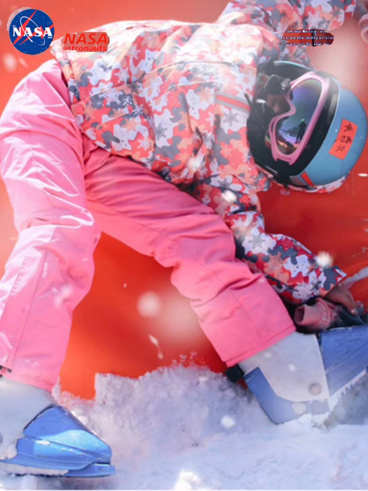 IN A DECENT SKI SUIT FOR THE NASA CHILDREN, BOYS AND GIRLS ARE PROVIDED WITH VELVET AND WATER-PROOF SPECIAL SNOW COUNTRY EQUIPMENT