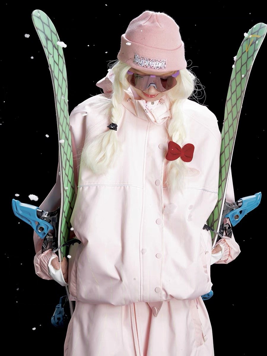 Little rabbits rent a couple long white hill skis, Qleo pink and velvet skis and pants