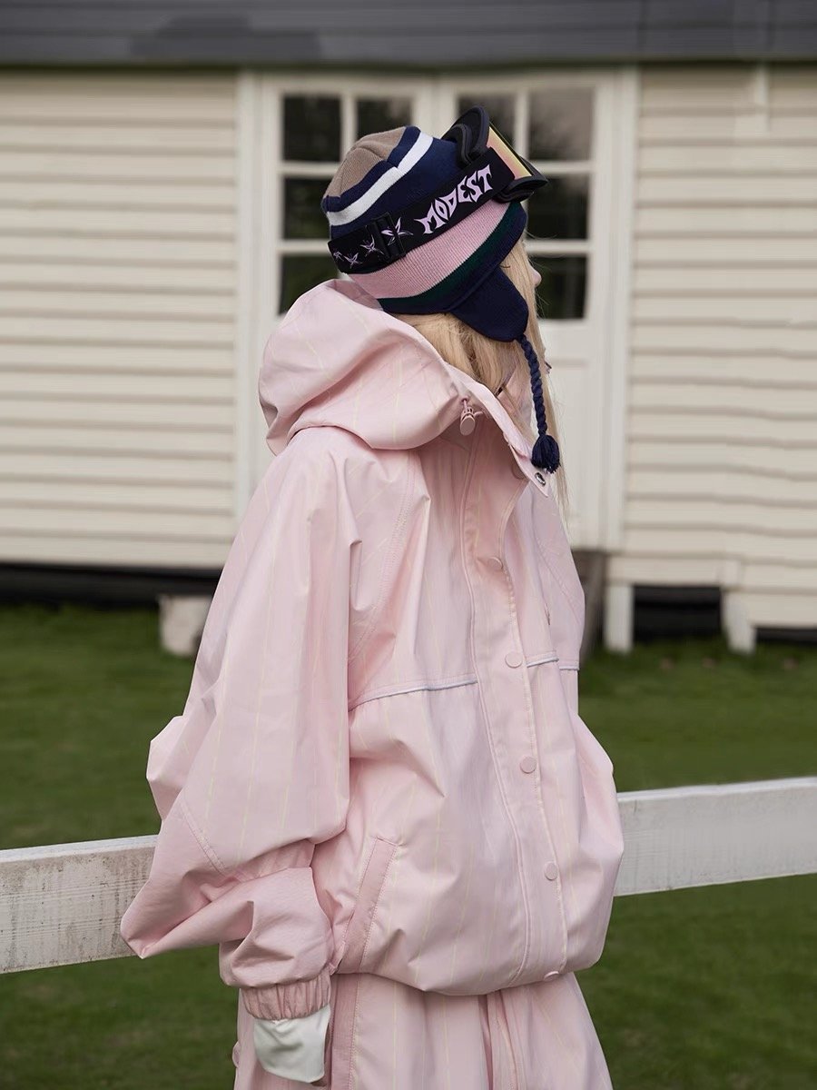 Little rabbits rent a couple long white hill skis, Qleo pink and velvet skis and pants