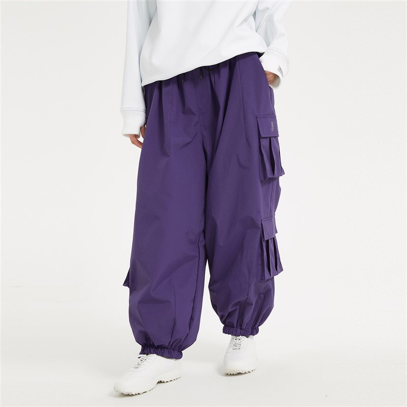 In the winter, a large, single-skinned, ski-pants are loose, warm and waterproof