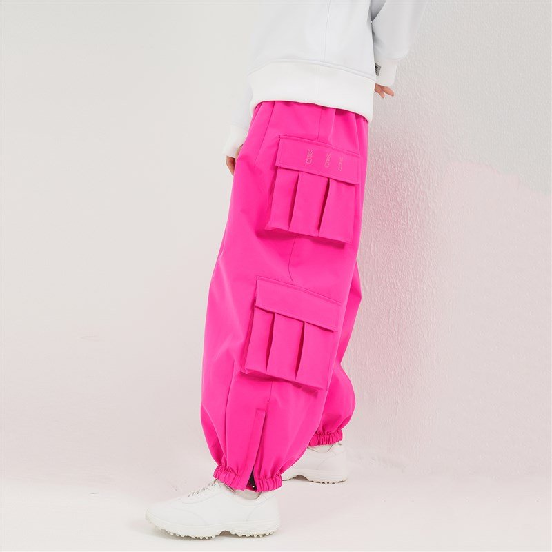 In the winter, a large, single-skinned, ski-pants are loose, warm and waterproof