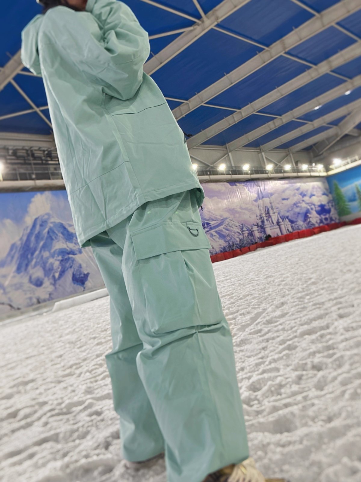 Italian ski couple dopamine outside the autumn and winter, wearing a ski jacket to get to the top of the mountain