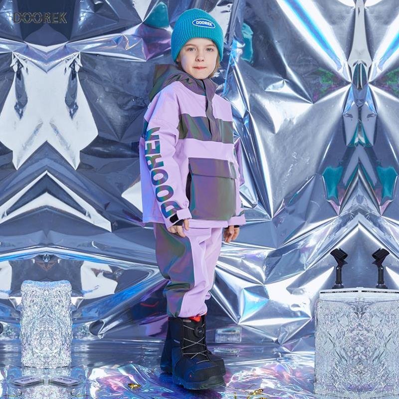 A THICK SET OF 15-K-REFLECTED MUSHROOMS AND A DOUBLE-COLOURED NEW SKATING SUIT FOR A CHILDREN'S WATERPROOF NET