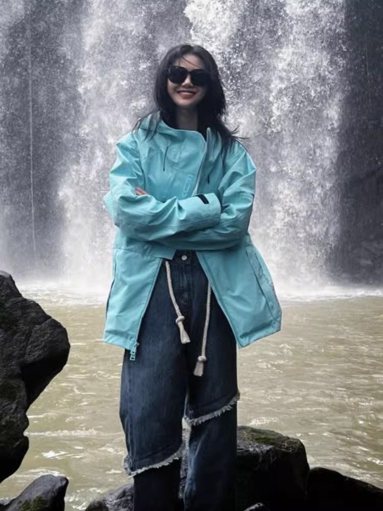 HALSIDE, THE BLUE SCOOTER COAT GIRL, THREE-AND-A-HALF-A-WINDY, WATERPROOF COUPLE SKIS