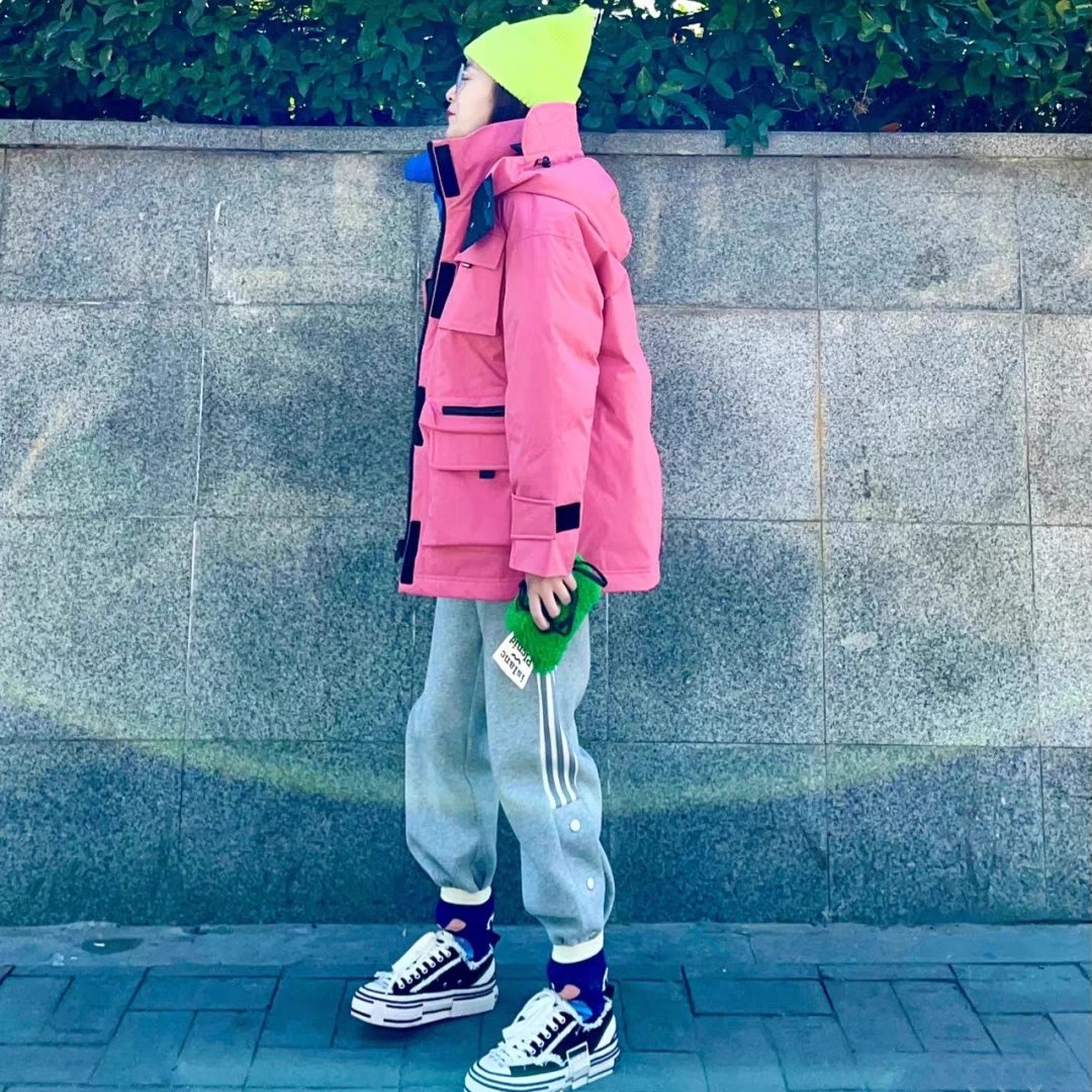 Pink workers in velvet, little girl, long waterproof, skiing velvet in the fall and winter of 2024