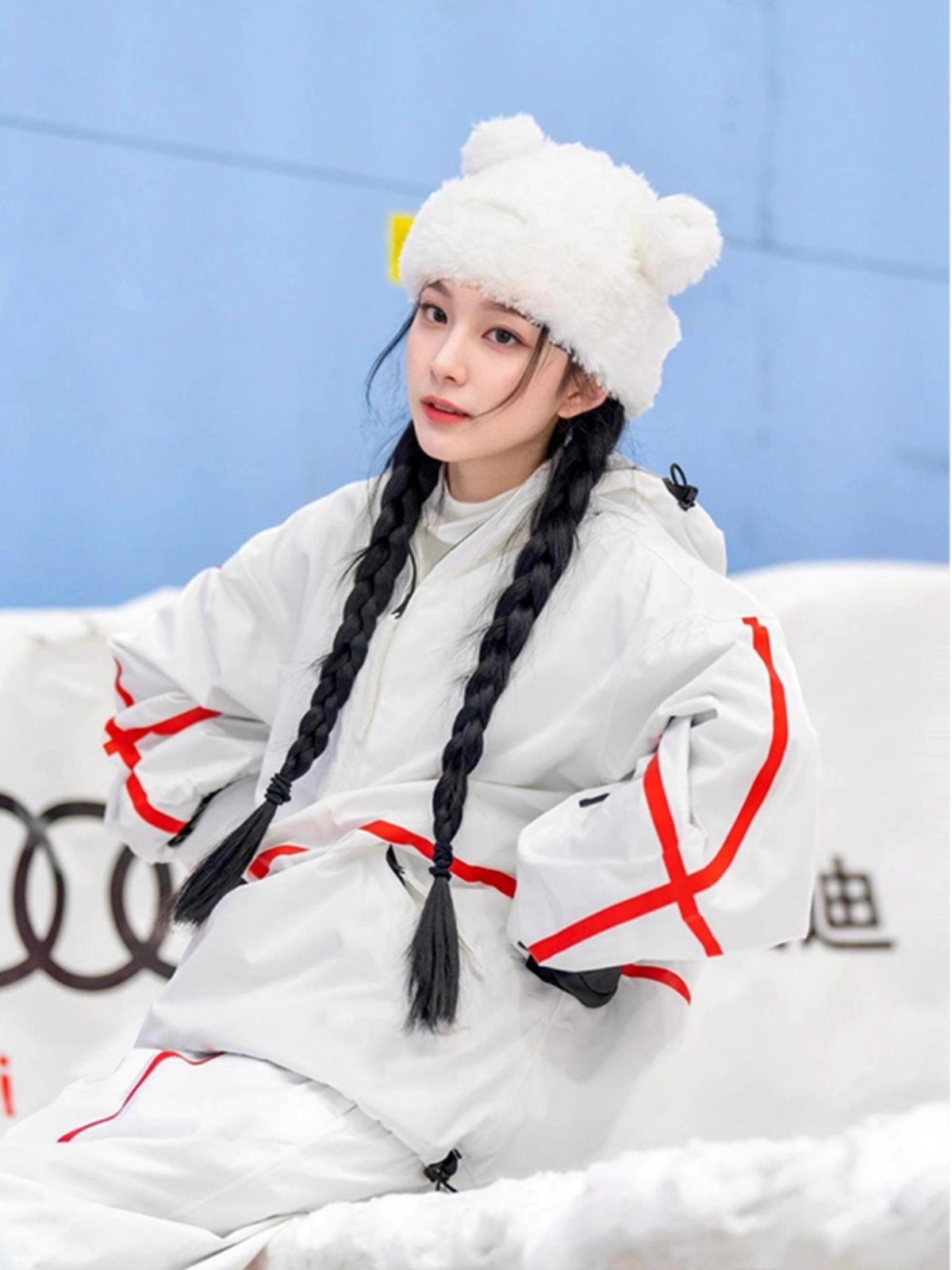 FYUT OUTDOOR SKI SUIT FOR A WOMAN WITH A WARM AND WATERPROOF SPORTS JACKET AND A NEW ONE-SIDED SKI PANTS