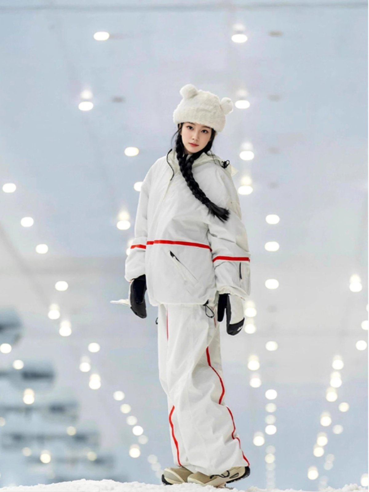FYUT OUTDOOR SKI SUIT FOR A WOMAN WITH A WARM AND WATERPROOF SPORTS JACKET AND A NEW ONE-SIDED SKI PANTS