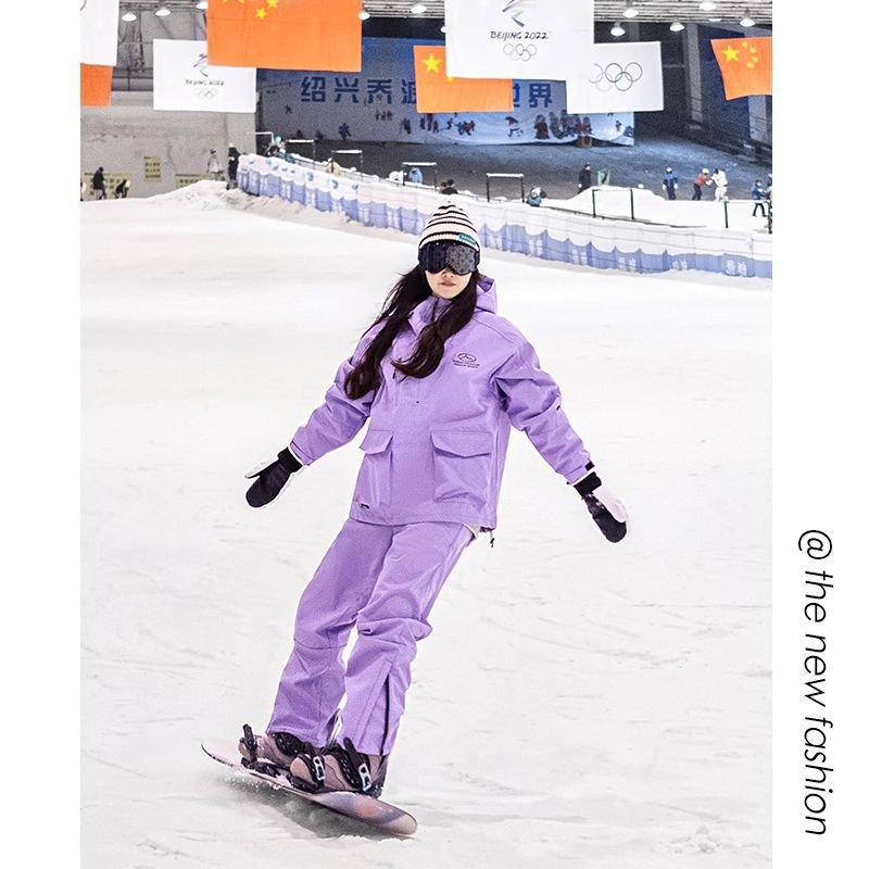 Zero minus 40 degrees Northeast Desert Skisuit with cotton and wind-proof snow-skinpants outside of the mountains