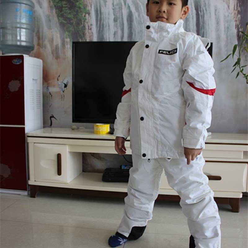 children skiing and skiing, boys and girls warm z-gas-retarding, outdoor skiing and cotton skiing