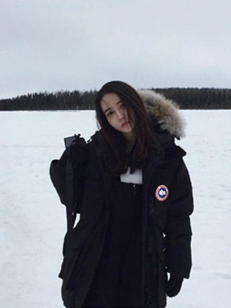 The couple's outdoor skier dressed in a pike-and-north-east velvet dress, Harbin, 40 degrees cold-proof