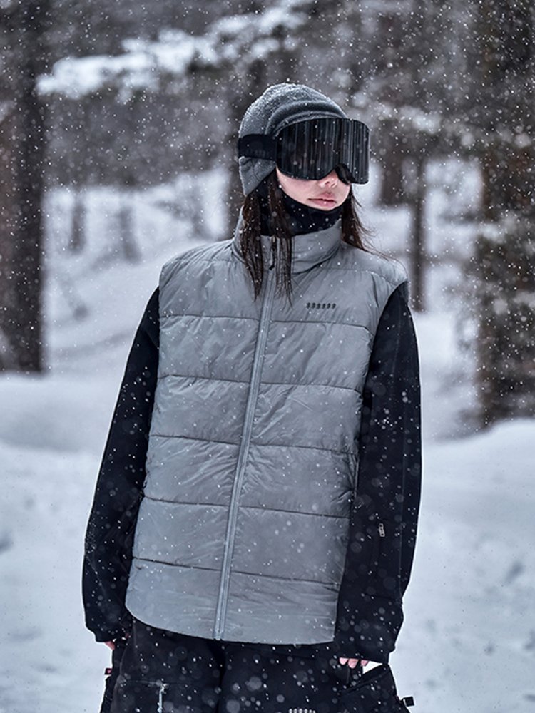 AWKA warms up and wears a vest, and a timid in-ski in the polar field