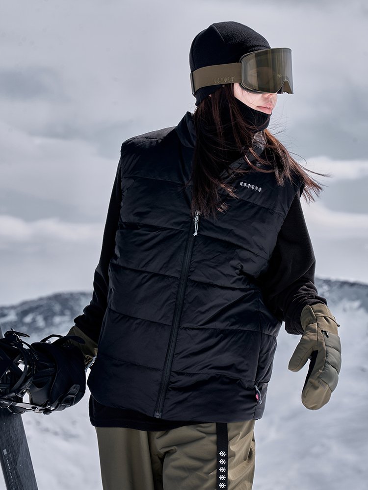 AWKA warms up and wears a vest, and a timid in-ski in the polar field