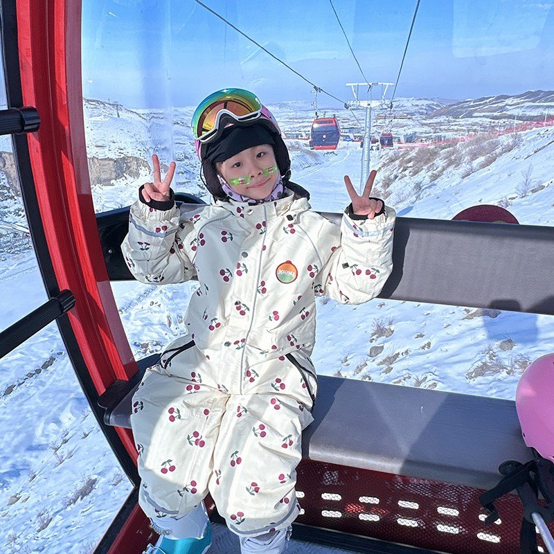 a cherries ski suit for a boy and a girl can take off a gel-coated ski suit with a cotton-protected child
