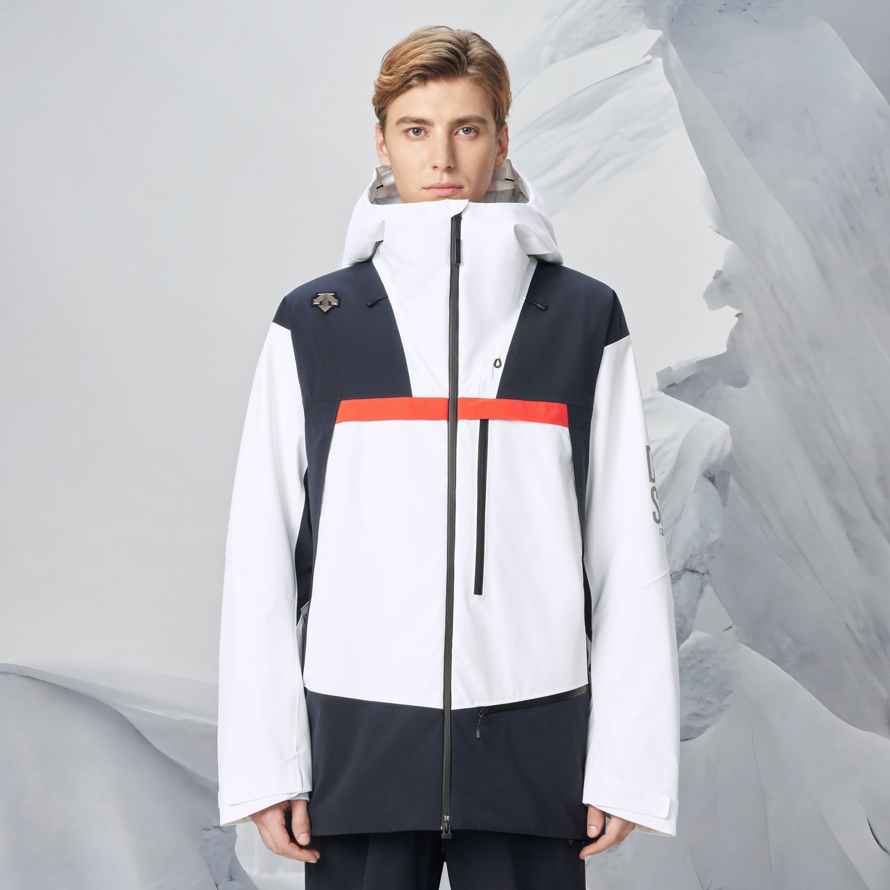 DESCENTE DISANTER SINGLEBOARD RWSB SPECIALTY IN OUTDOOR SKI SHIRES TO KEEP MEN AND WOMEN WARM AND SAFE FOR THE WINTER