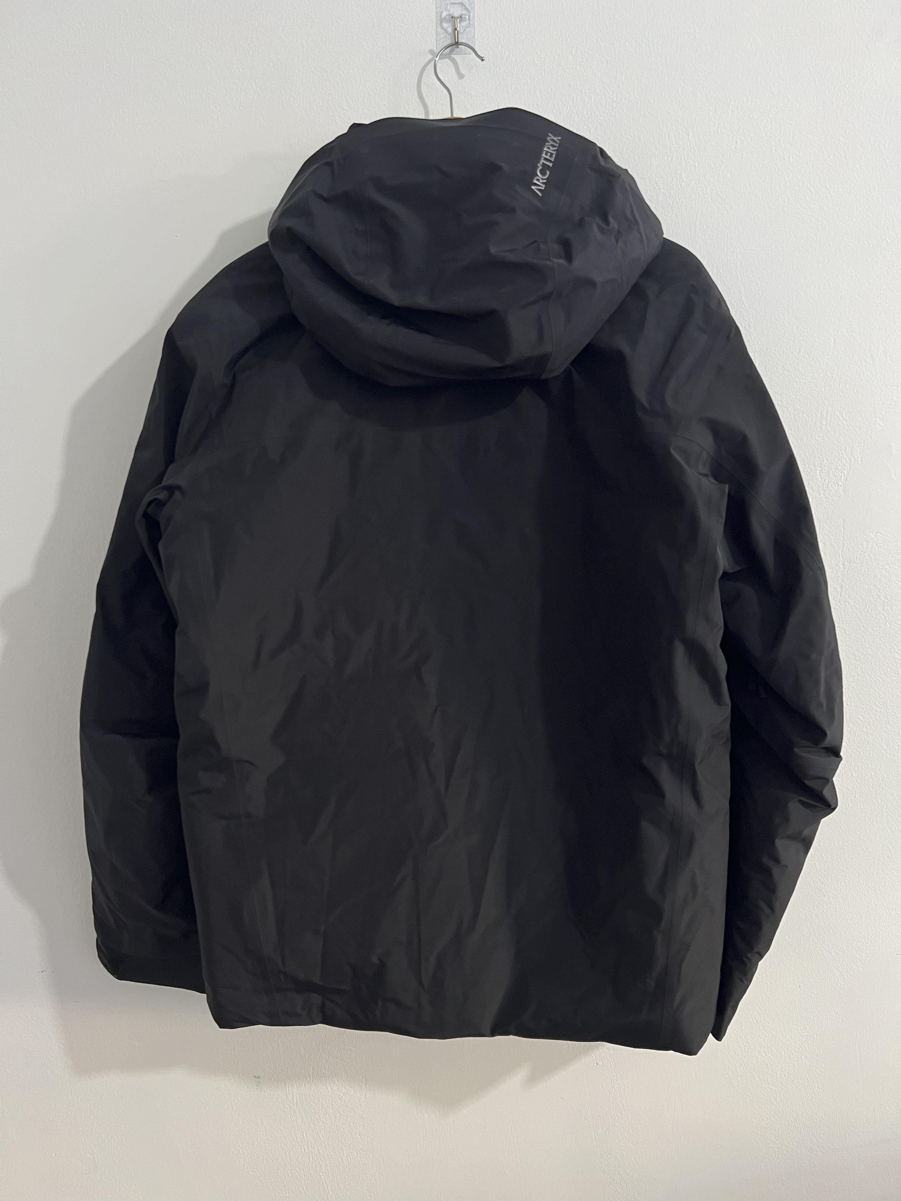 Arcteyx's great-grandmother Macai bought a groceries-and-skinner coat jacket