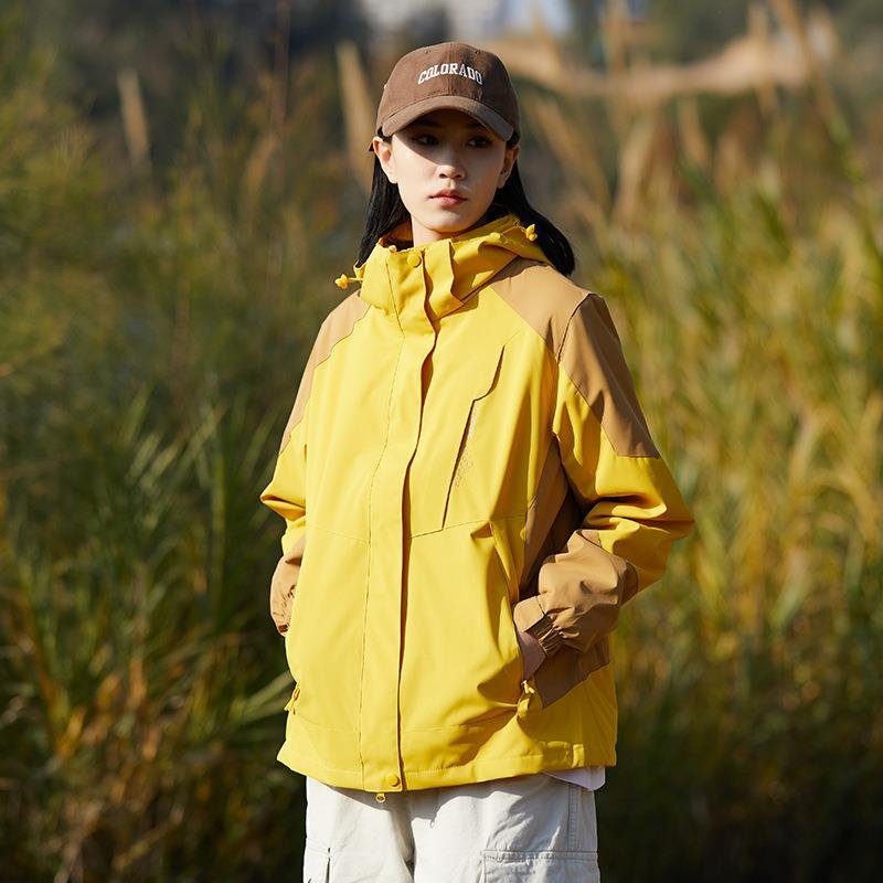 The official NikeNek T-shirts can remove two sets of outdoor wind and water-proof coats