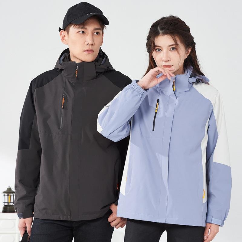 Two sets of snowboarding suits can be removed by co-mingled men and women