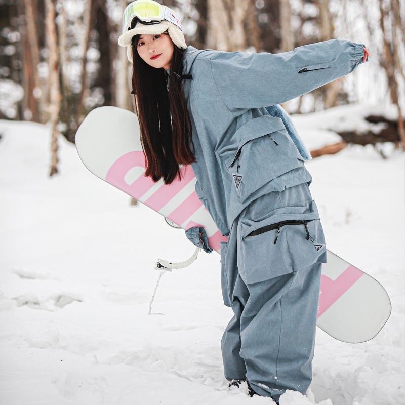 Swagli skiing lady rabbit ears specializing in waterproof, wet-air skiing