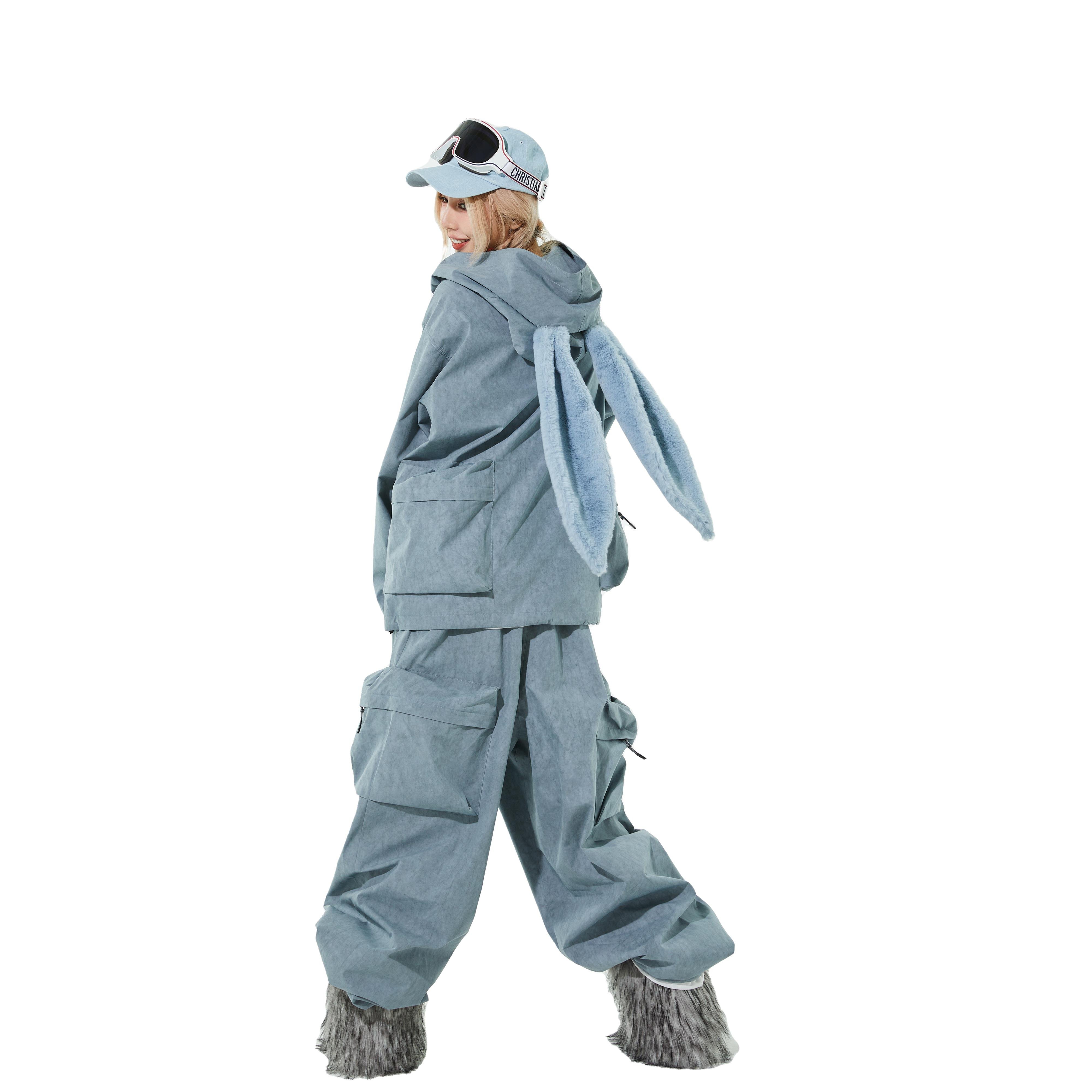 Swagli skiing lady rabbit ears specializing in waterproof, wet-air skiing