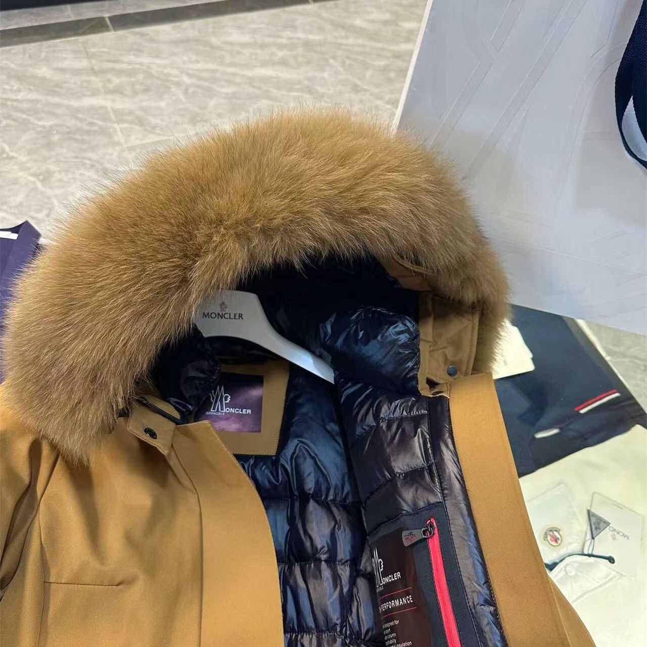 French for Moncler's coat in a long hat-and-haired velvet belt